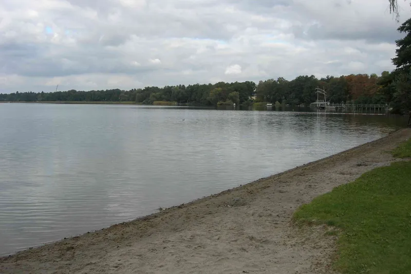 Ufer des Wandlitzer Sees mit Sandstrand